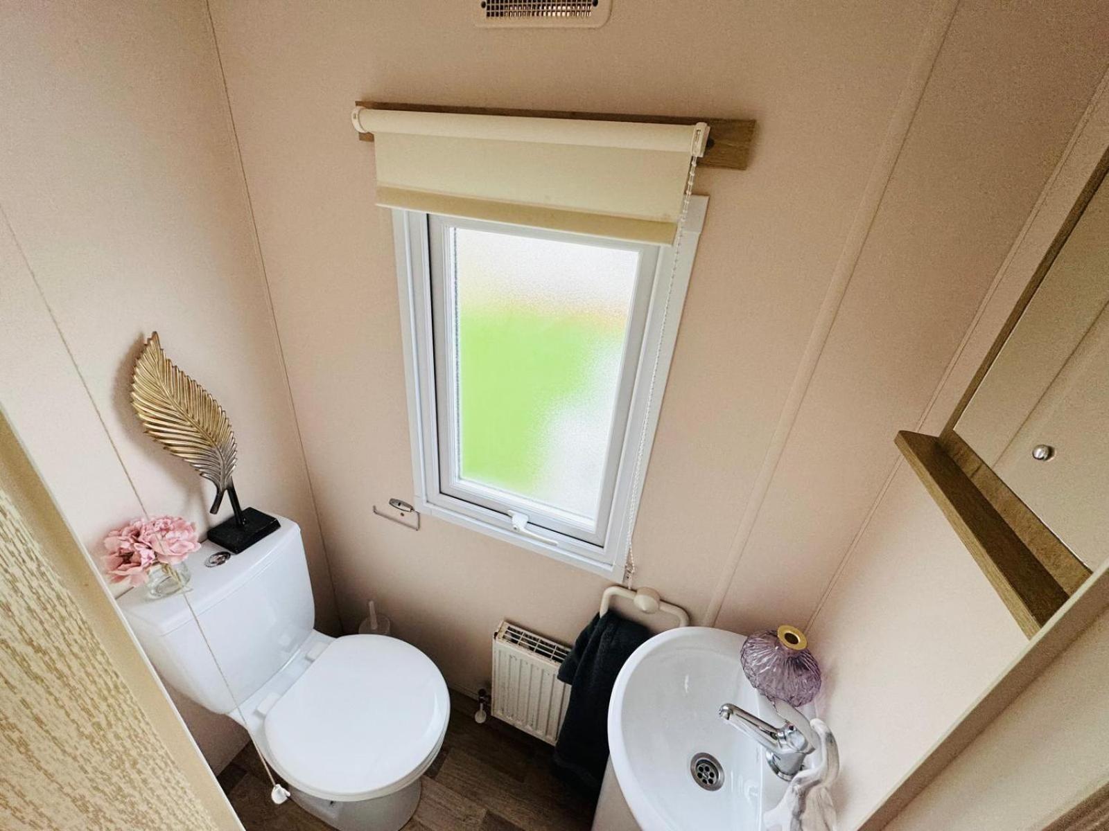 Apartment 3 Bedroom 2 Bathroom Caravan Charlie Delta Saint Osyth