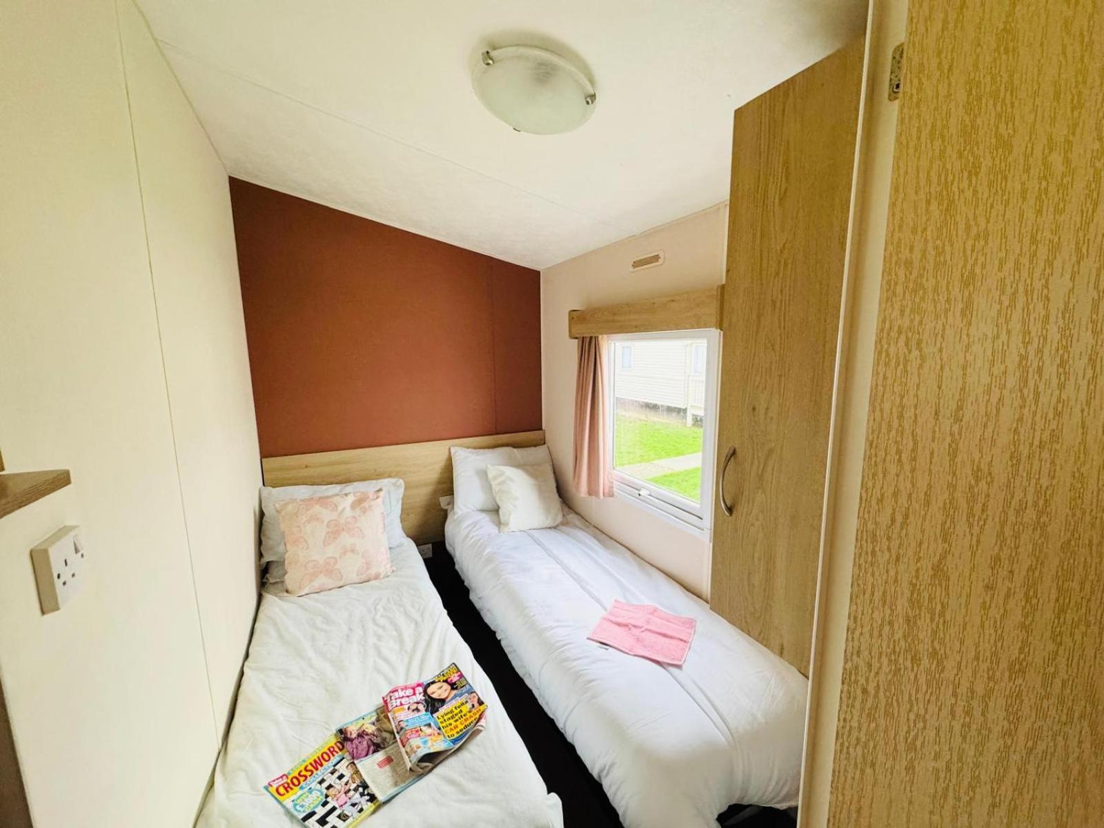 3 Bedroom 2 Bathroom Caravan Charlie Delta Apartment *