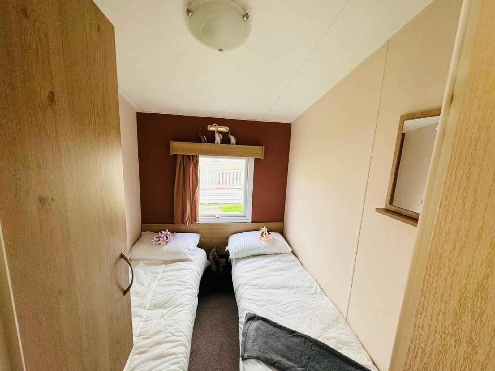 3 Bedroom 2 Bathroom Caravan Charlie Delta * Saint Osyth